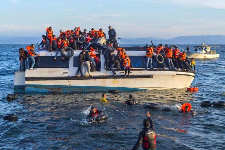 20151030_Syrians_and_Iraq_refugees_arrive_at_Skala_Sykamias_Lesvos_Greece_2.jpg